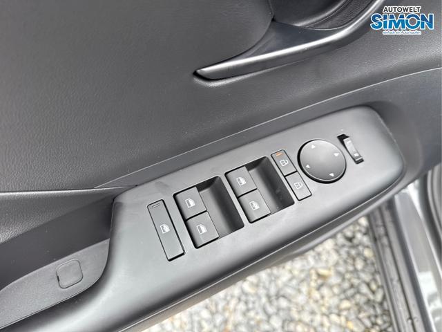 Hyundai / KONA / Grau /  /  / NAVI KLIMAAUTOMATIK PDC v+h RFK