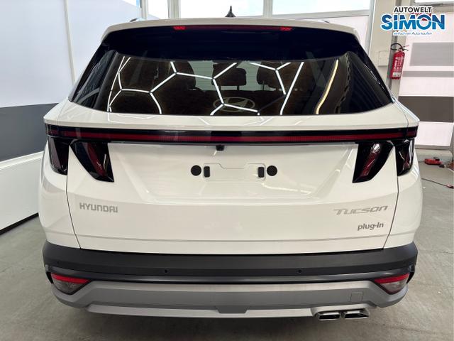 Hyundai / TUCSON / Weiß /  /  / PANO SHZ v+h 18 ALU