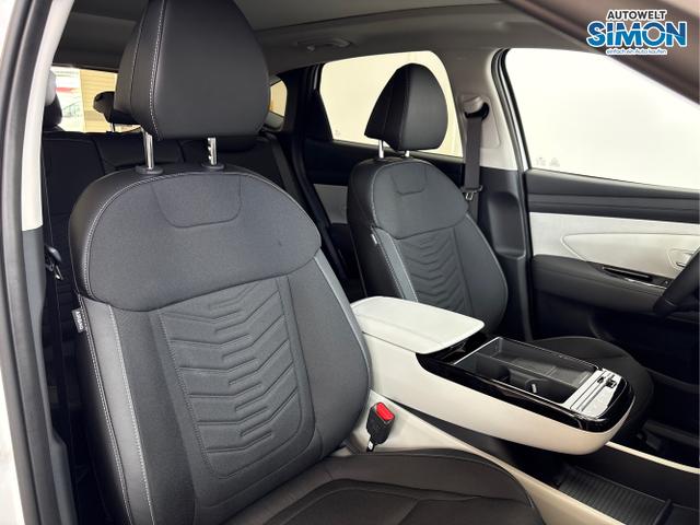 Hyundai / TUCSON / Weiß /  /  / PANO SHZ v+h 18 ALU