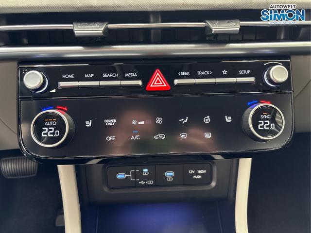 Hyundai / TUCSON / Weiß /  /  / PANO SHZ v+h 18 ALU