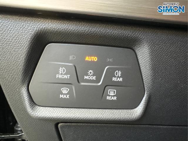 Seat / Leon / Schwarz /  /  / 1.5 TSI MATRIX NAVI SHZ RFK KESSY