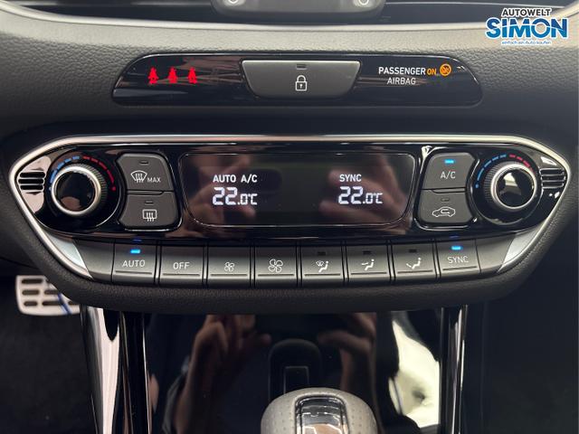 Hyundai / i30 / Blau /  /  / DCT ACC NAVI RFK WP 