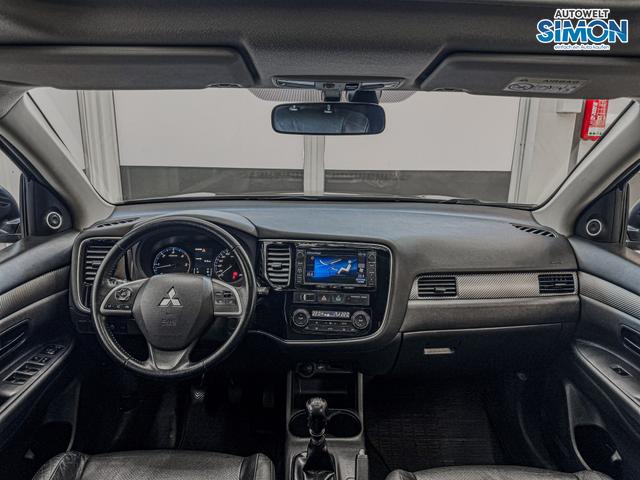 Mitsubishi Outlander INSTYLE 7 Sitzer 4WD NAVI LEDER SHZ 