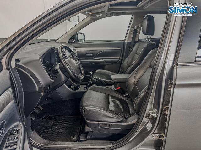 Mitsubishi Outlander INSTYLE 7 Sitzer 4WD NAVI LEDER SHZ 