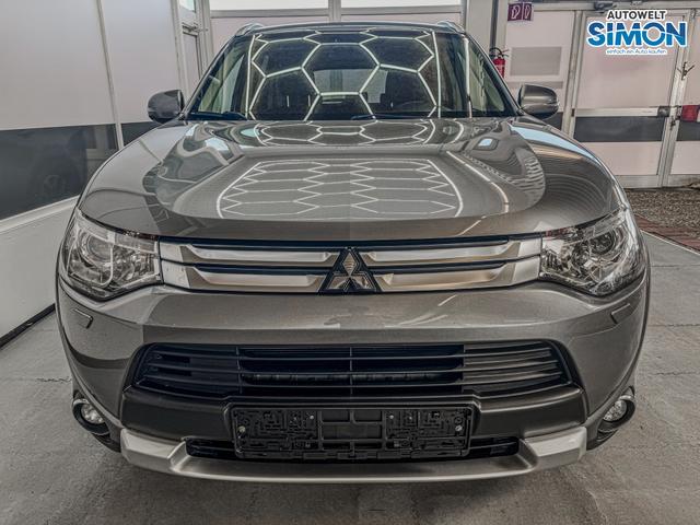 Mitsubishi Outlander INSTYLE 7 Sitzer 4WD NAVI LEDER SHZ 