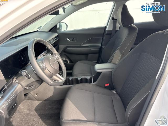 Hyundai / KONA / Weiß /  /  / DCT 198PS NAVI SHZ ACC PDC v+h 