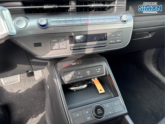 Hyundai / KONA / Weiß /  /  / DCT 198PS NAVI SHZ ACC PDC v+h 