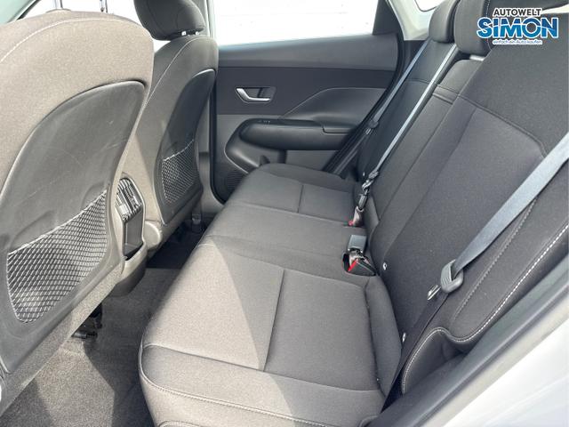 Hyundai / KONA / Weiß /  /  / DCT 198PS NAVI SHZ ACC PDC v+h 