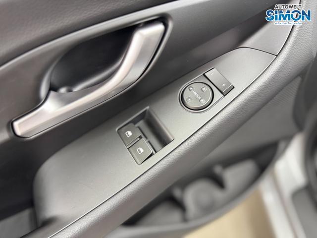 Hyundai i30 STYLE NAVI LED RFK PDC 