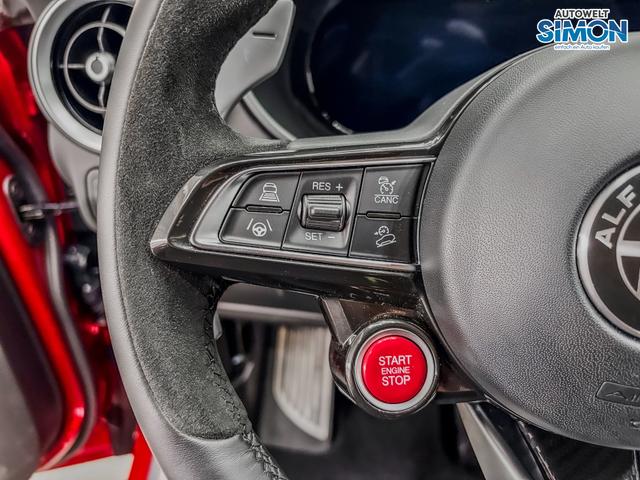 Alfa Romeo Stelvio QUADRIFOGLIO VERDE AKRAPOVIC Technologie-Paket 