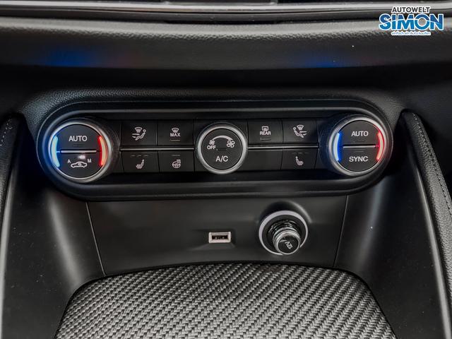 Alfa Romeo Stelvio QUADRIFOGLIO VERDE AKRAPOVIC Technologie-Paket 