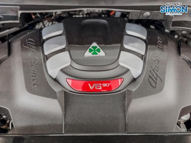 Alfa Romeo Stelvio QUADRIFOGLIO VERDE AKRAPOVIC Technologie-Paket 