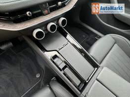 Skoda Superb Combi L&K Laurin & Klement DSG+NAVI+CANTON+MATRIX 