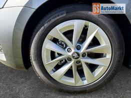 Skoda Octavia Combi Selection ACC+AHK+eHK+KAM+PDC+LED+17" ALU+SHZ 