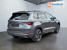 Skoda Karoq Sportline 2,0 TSI 4x4 DSG 2ZKlimaautomatik Canton Anh&auml;ngerkupplung Totewinkel Assistent 2 x Einparkhilfe Kamera 19 Zoll Felgen adaptiver Tempomat 5J Garantie 
