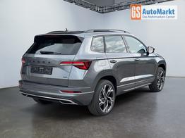 Skoda Karoq Sportline 2,0 TSI 4x4 DSG 2ZKlimaautomatik Canton Anh&auml;ngerkupplung Totewinkel Assistent 2 x Einparkhilfe Kamera 19 Zoll Felgen adaptiver Tempomat 5J Garantie 