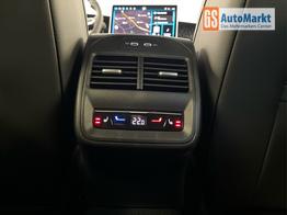 Volkswagen Passat Variant R-Line 265PS 4M Stdhz+Leder+AHK+DCC+Pano+Harman+Alu19+IQ.Drive+Black+HUD 