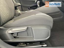 Volkswagen Golf LIFE 150PS AHK+Kessy+ALU17+Kamera+SHZ+Parklenk+Alarm 