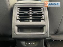 Volkswagen Golf LIFE 150PS AHK+Kessy+ALU17+Kamera+SHZ+Parklenk+Alarm 