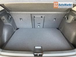 Volkswagen Golf LIFE 150PS AHK+Kessy+ALU17+Kamera+SHZ+Parklenk+Alarm 
