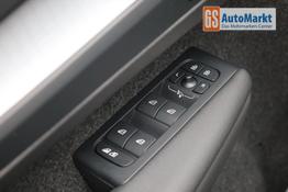 Volvo XC40 2.0 Black Edition Plus B4 Mild-Hybrid 197PS Automatik elektr. PanoDach R&uuml;ckf.Kamera PDC v+h ACC el.Heckklappe Harma/Kadon-Sound Klimaautomatik Sitzheizung Lenkradheizung Apple CarPlay Android Auto 20-LM 