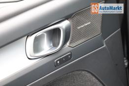 Volvo XC40 2.0 Black Edition Plus B4 Mild-Hybrid 197PS Automatik elektr. PanoDach R&uuml;ckf.Kamera PDC v+h ACC el.Heckklappe Harma/Kadon-Sound Klimaautomatik Sitzheizung Lenkradheizung Apple CarPlay Android Auto 20-LM 