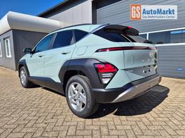 Hyundai KONA Trend 1.6 T-GDI 150PS Automatik MY2026 Voll-LED-Projektionsscheinw. mit LED-Lichtband Sitzheizung v+h Lenkradheizung ACC Klimaautomatik Navi Touchscreen DAB+ Apple CarPlay + Android Auto PDC R&uuml;ckf.Kamera 2xKeyless 17-LM 
