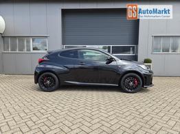 Toyota GR Yaris 1.6 Turbo 280PS Automatik 4x4 High Performance Klimaautomatik Lenkradheizung Sitzheizung JBL Premiumsound Navi Bluetooth DAB Apple CarPlay Android Auto2x Keyless ACC R&uuml;ckf.Kamera PDC v+h 18-LM 