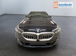 BMW 5er Touring 520i M-Sport 190PS/140kW Steptronic +AHK +20" +MSportpaket +MSportfahrwerk +DrivingAssistantPlus +AdaptiveLED +HarmanKardon +DigitalKey +ParkAssist +Sitzhzg +WirelessCharging +Sonnenschutzverglasung +ShadowLine 