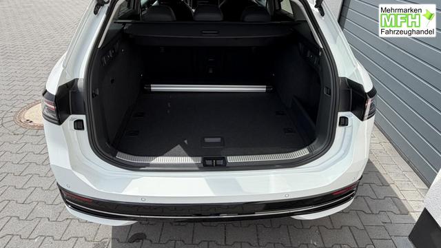 Volkswagen Passat Variant Elegance 1,5 eTSI DSG Leder DCC 