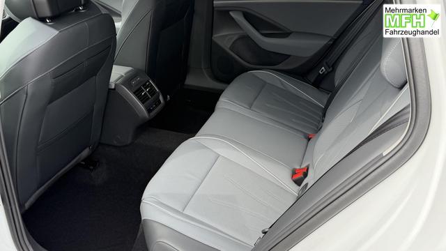 Volkswagen Passat Variant Elegance 1,5 eTSI DSG Leder DCC 