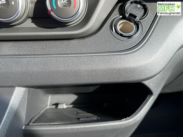 Renault / Trafic / / / / 