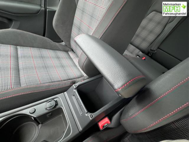 Volkswagen / Golf / / / / , Beispielbilder, ggf. teilweise mit Sonderausstattung