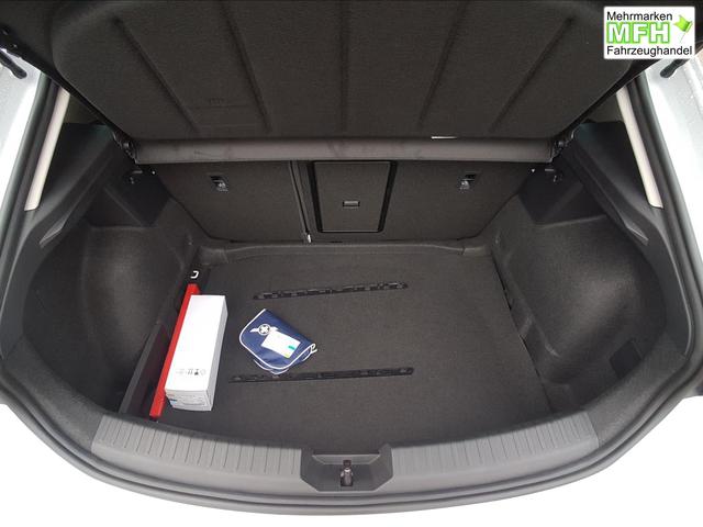 Seat Leon / EU-Neuwagen / Reimport, Bei den verwendeten Bildern kann es sich um Beispielbilder handeln, ggf. teilweise mit Sonderausstattung.