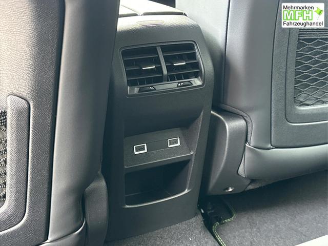 Peugeot / 408 / / / / 