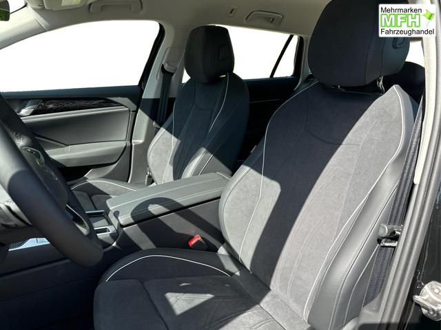 Volkswagen / Passat Variant / Schwarz / / / DSG+AHK+NAVI+MATRIX+MASSAGE+ACC+KAMERA