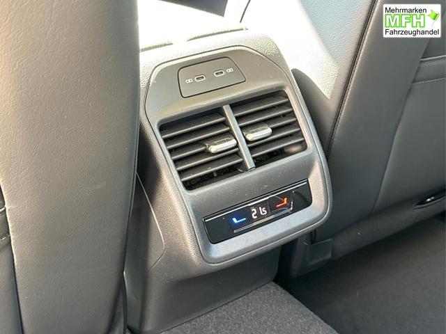 Volkswagen / Passat Variant / Schwarz / / / DSG+AHK+NAVI+MATRIX+MASSAGE+ACC+KAMERA