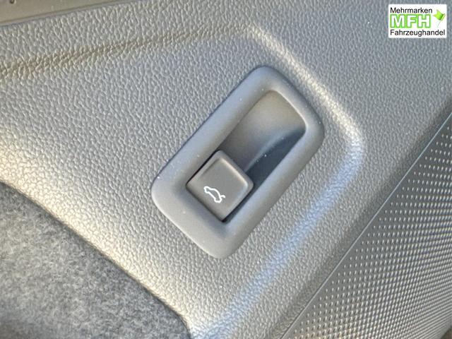 Volkswagen / Passat Variant / Schwarz / / / DSG+AHK+NAVI+MATRIX+MASSAGE+ACC+KAMERA