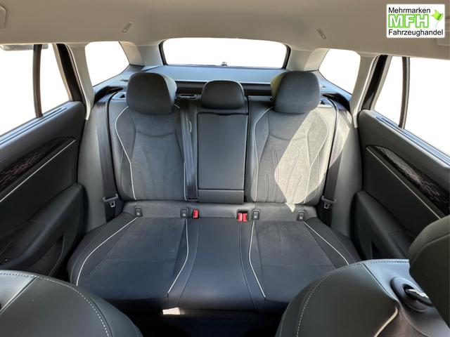 Volkswagen / Passat Variant / Schwarz / / / DSG+AHK+NAVI+MATRIX+MASSAGE+ACC+KAMERA