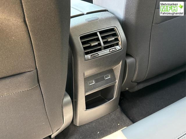 Peugeot / 308 SW / Wei&szlig; / / / EAT8+SHZ+AGR+KAMERA+ACC+KLIMA+LED+PDC+17 ALU