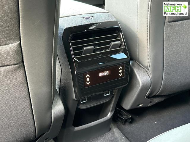 Peugeot / 5008 / Grau / / / e-DSC6+7 SITZE+NAVI+KAMERA+LED+19 ALU+KLIMA+PANORAMADISPLAY