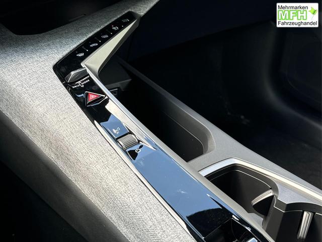 Peugeot / 5008 / Grau / / / e-DSC6+7 SITZE+NAVI+KAMERA+LED+19 ALU+KLIMA+PANORAMADISPLAY