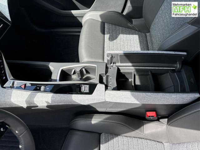 Peugeot / 5008 / Grau / / / e-DSC6+7 SITZE+NAVI+KAMERA+LED+19 ALU+KLIMA+PANORAMADISPLAY