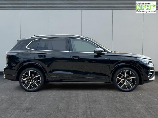 Volkswagen / Tiguan / Schwarz / / / DSG+HARMAN+20 ALU+MATRIX+MASSAGE+ACC+KAMERA