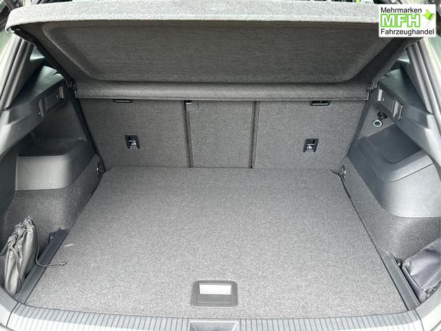 Volkswagen / Tiguan / Gr&uuml;n / / / DSG+AHK+HUD+NAVI+MATRIX+EL. HECK.+20 ALU