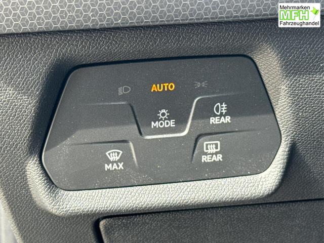 Seat / Leon Sportstourer / Blau / / / DSG+KAMERA+ACC+SHZ+KLIMA+FULLLINK+LED