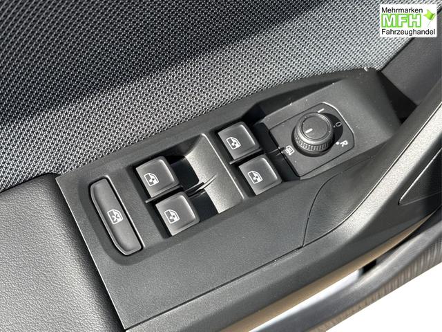 Seat / Leon Sportstourer / Blau / / / DSG+KAMERA+ACC+SHZ+KLIMA+FULLLINK+LED