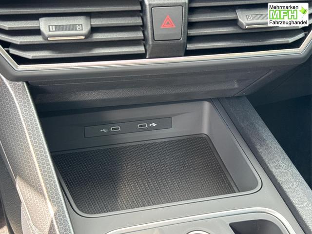 Seat / Leon Sportstourer / Blau / / / DSG+KAMERA+ACC+SHZ+KLIMA+FULLLINK+LED