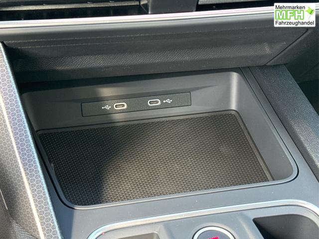 Seat / Leon Sportstourer / Grau / / / 1,5 eTSI DSG+ACC+LED+SHZ+CAM+Licht u. Sicht