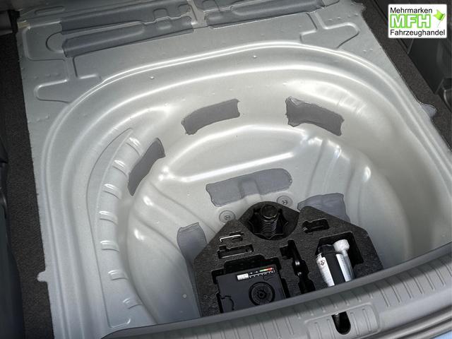 Seat / Leon Sportstourer / Grau / / / 1,5 eTSI DSG+ACC+LED+SHZ+CAM+Licht u. Sicht